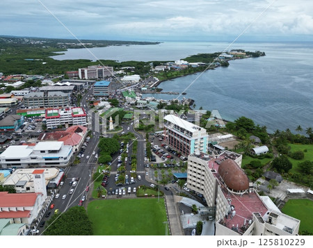 サモアの首都アピアの緑豊かな街並みの空撮 サモアの首都アピアの緑豊かな街並みの空撮 125810229