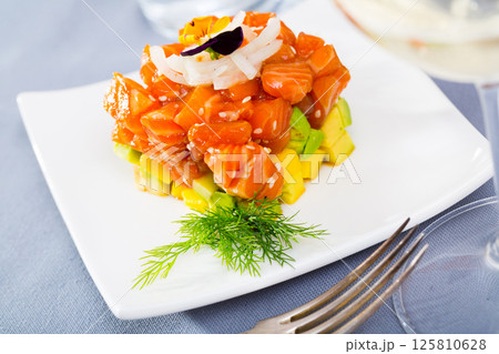 Raw salmon tartare with avocado Raw salmon tartare with avocado 125810628