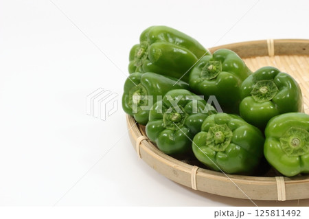 陳列したピーマン 125811492