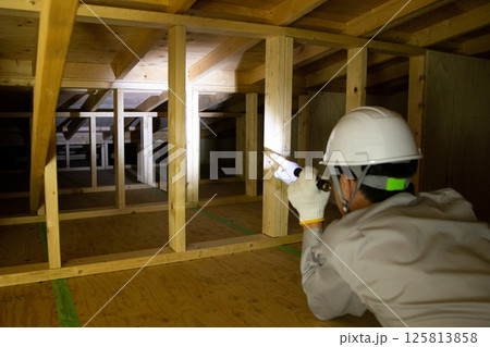 住宅の点検　調査　診断イメージ 125813858