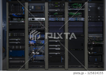 コンピュータシステム サーバールーム イメージ コンピュータシステム サーバールーム イメージ 125814155
