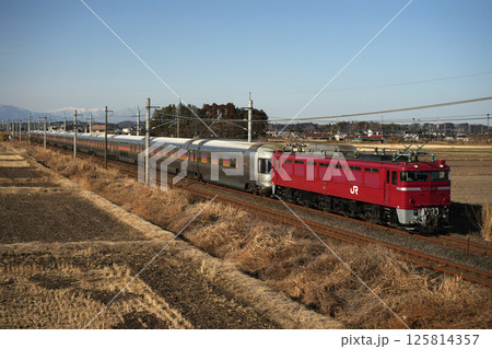 写真素材: EF81牽引で東北本線を上るカシオペア紀行号。2025/2/15 125814357