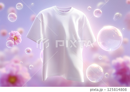 清潔感あふれる白いTシャツと泡と花の背景。洗濯洗剤や柔軟剤広告向けのイメージカット 125814808