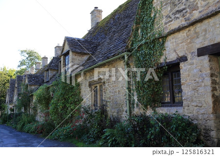 コッツウォルズの風景（Bibury） 125816321