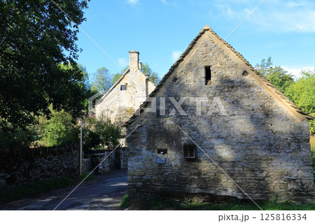 コッツウォルズの風景（Bibury） 125816334