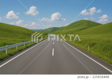 ビーナスラインの美しい緑の丘を抜ける絶景ルート 125816866