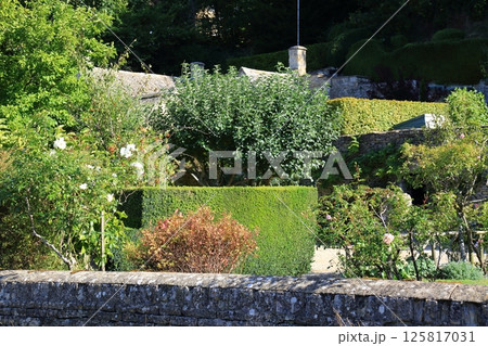 コッツウォルズの風景（Bibury） 125817031