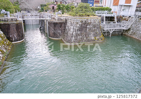 滋賀　大津　琵琶湖疏水　大津閘門（晩春） 125817372