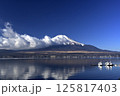 富士山、山中湖、早朝、富士五湖、夜明け前、甲信越、山梨県、山中湖村、雪、雪の富士山、紅富士、長池親水 125817403