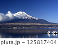 富士山、山中湖、早朝、富士五湖、夜明け前、甲信越、山梨県、山中湖村、雪、雪の富士山、紅富士、長池親水 125817404