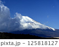2月、朝の富士山 (撮影地：山中湖、夕焼けの渚展望台付近) 125818127