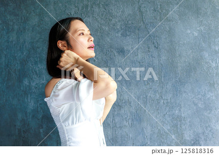 40代女性 ポートレート 40代女性 ポートレート 125818316