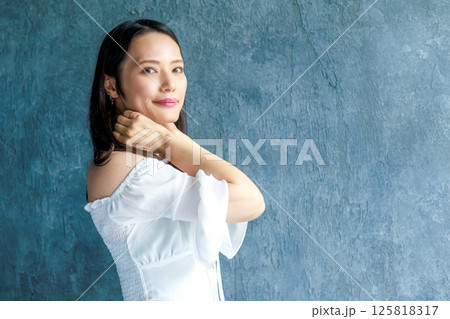 40代女性　ポートレート 125818317