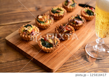 ほうれん草のタルトキッシュ 125818417