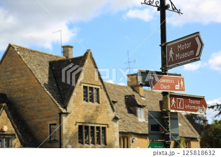コッツウォルズの風景（Bourton-on-the-Water） 125818632