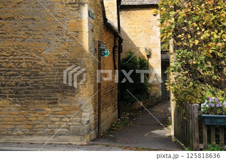 コッツウォルズの風景(Bourton-on-the-Water) コッツウォルズの風景(Bourton-on-the-Water) 125818636