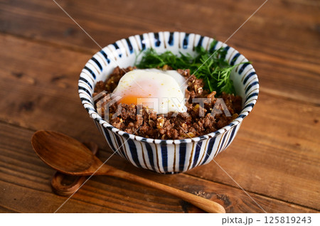 坦々そぼろ丼 125819243