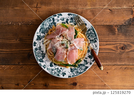 ルッコラとトマトの生ハムパスタ ルッコラとトマトの生ハムパスタ 125819270
