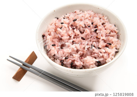 雑穀米の炊き立て赤米ご飯 125819808