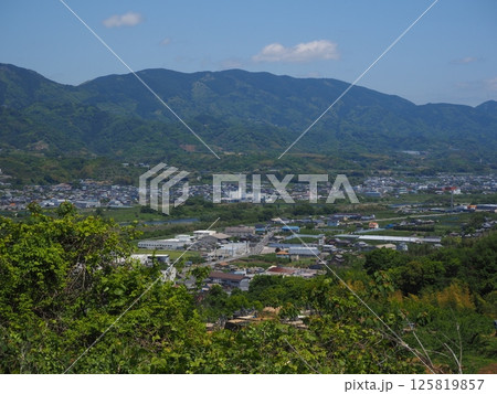 和歌山県　紀の川フルーツラインからの眺望 125819857