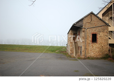 フランス　ノルマンディー地方　旧市街　古民家 125820220