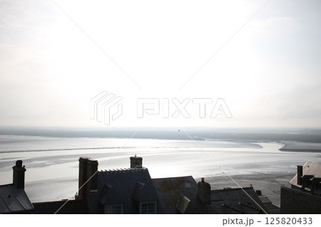 フランス ノルマンディー地方 干潮 満潮 塩生湿地 フランス ノルマンディー地方 干潮 満潮 塩生湿地 125820433