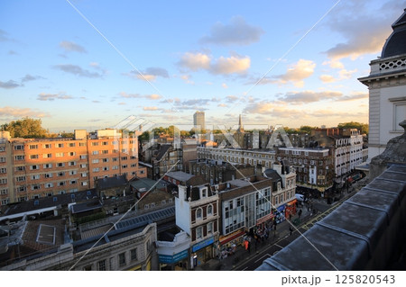 夕暮れのロンドン市内（Paddington） 125820543