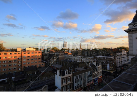 夕暮れのロンドン市内（Paddington） 125820545
