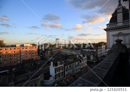 夕暮れのロンドン市内（Paddington） 125820551