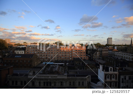 夕暮れのロンドン市内（Paddington） 125820557