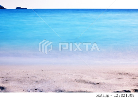 波打ち際 125821309