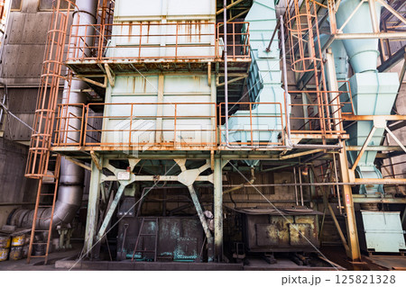 工場プラント 125821328