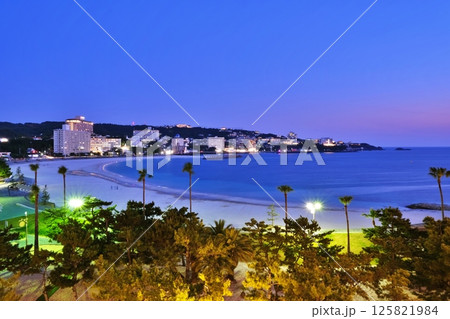 和歌山県 白良浜のマジックアワー 125821984