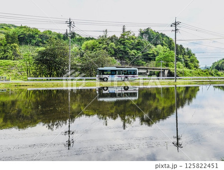 石見交通バスの水鏡リフレクション 125822451