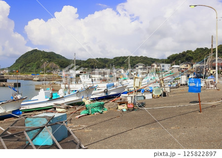 千葉県南房総市和田町の和田漁港 125822897