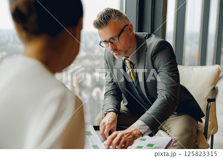 Engaging Business Meeting A Collaborative Discussion Held in a Modern Office Environment 125823315