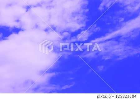 雲のある青空(壁紙素材) 雲のある青空(壁紙素材) 125823504