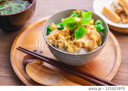 鶏天とじ丼 125825970