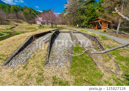 長野県 国営アルプスあずみの公園の中に残る分水のなごり 長野県 国営アルプスあずみの公園の中に残る分水のなごり 125827126
