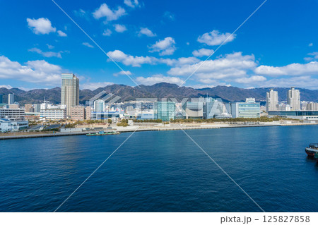 神戸市 神戸港と神戸市中央区の街並み 神戸市 神戸港と神戸市中央区の街並み 125827858