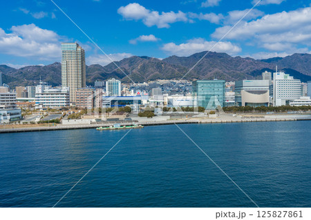 神戸市 神戸港と神戸市中央区の街並み 神戸市 神戸港と神戸市中央区の街並み 125827861