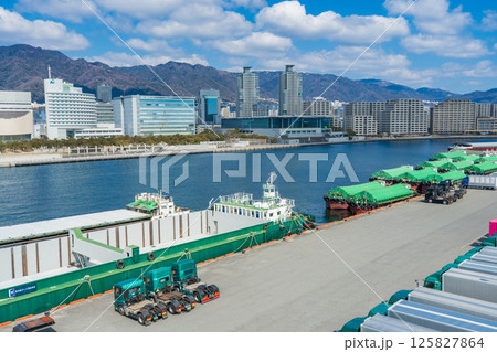 神戸市 神戸港と神戸市中央区の街並み 神戸市 神戸港と神戸市中央区の街並み 125827864
