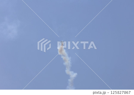 アクロバット飛行 プロペラ機 アクロバット飛行 プロペラ機 125827867