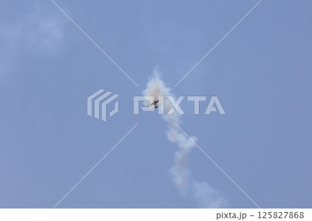 アクロバット飛行 プロペラ機 アクロバット飛行 プロペラ機 125827868