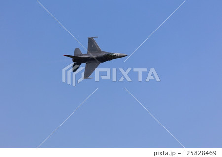 F-16  ファイティング・ファルコン 訓練飛行 125828469