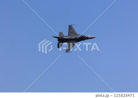 F-16  ファイティング・ファルコン 訓練飛行 125828471