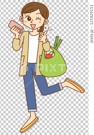 Smiling woman shopping 125829151