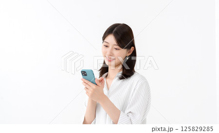 女性 スマートフォン 女性 スマートフォン 125829285