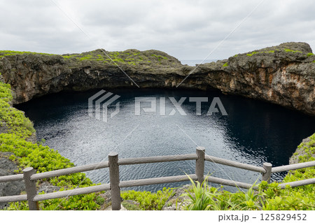 下地島の通り池 宮古島の観光イメージ 125829452