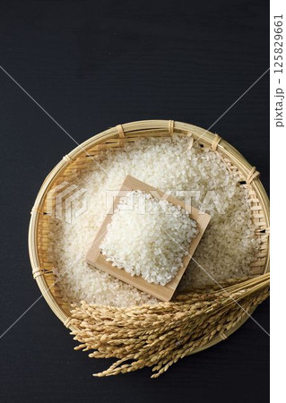 升に盛ったお米 升に盛ったお米 125829661